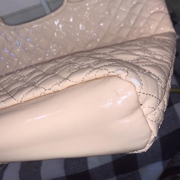 Hello Kitty Quilted Shoulder Bag - Picture 10 of 12